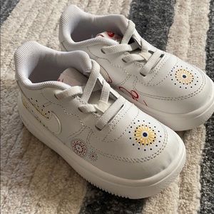 Toddler sneaker.